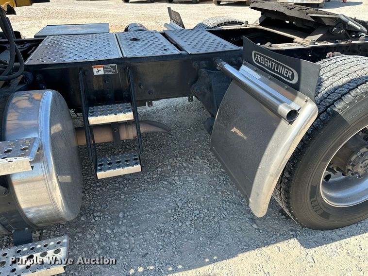 image for item EQ2173 2022 Freightliner  Cascadia 126 semi truck