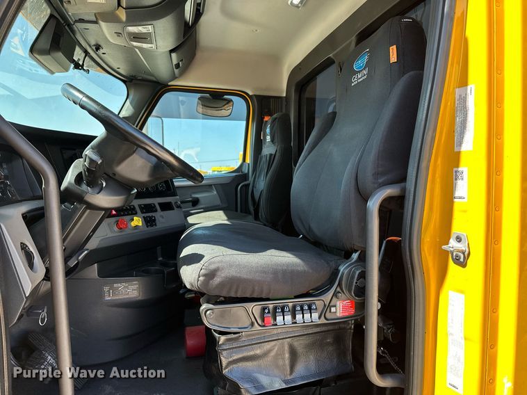 image for item EQ2173 2022 Freightliner  Cascadia 126 semi truck