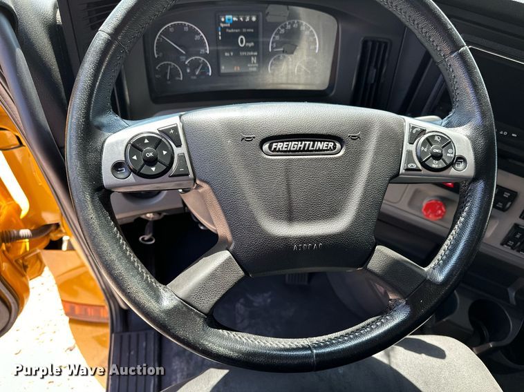 image for item EQ2173 2022 Freightliner  Cascadia 126 semi truck