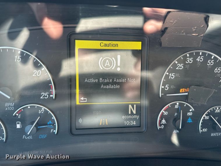 image for item EQ2173 2022 Freightliner  Cascadia 126 semi truck