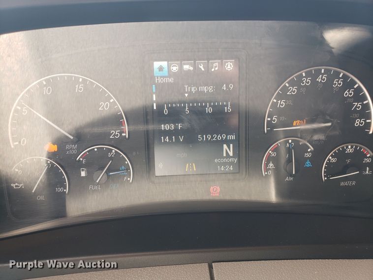 image for item EQ2173 2022 Freightliner  Cascadia 126 semi truck