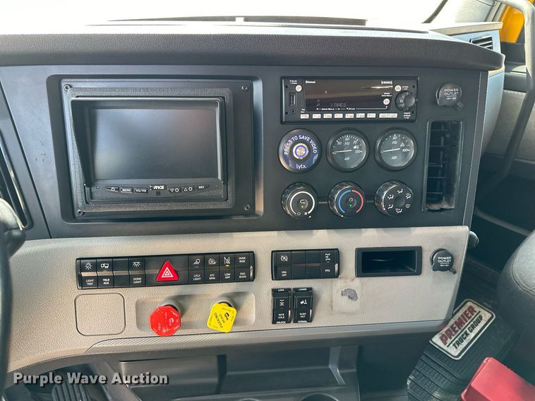 image for item EQ2173 2022 Freightliner  Cascadia 126 semi truck