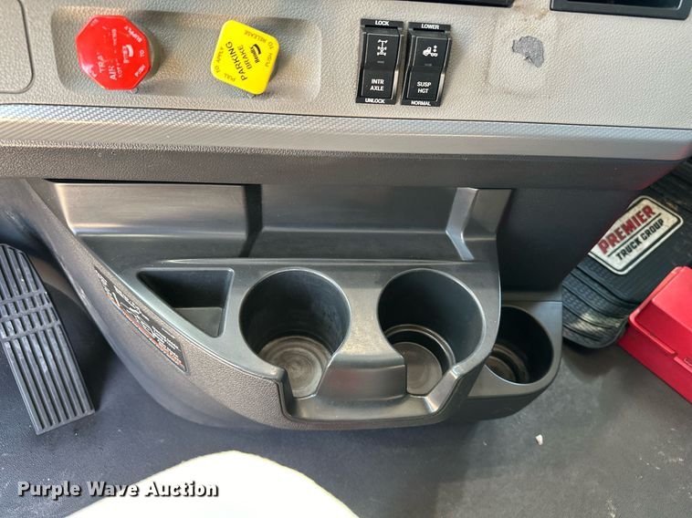 image for item EQ2173 2022 Freightliner  Cascadia 126 semi truck