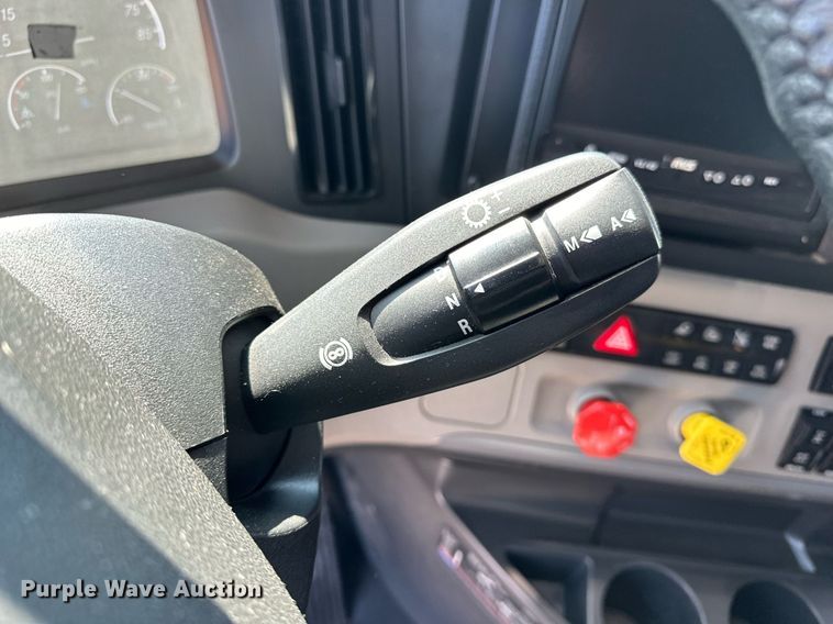 image for item EQ2173 2022 Freightliner  Cascadia 126 semi truck