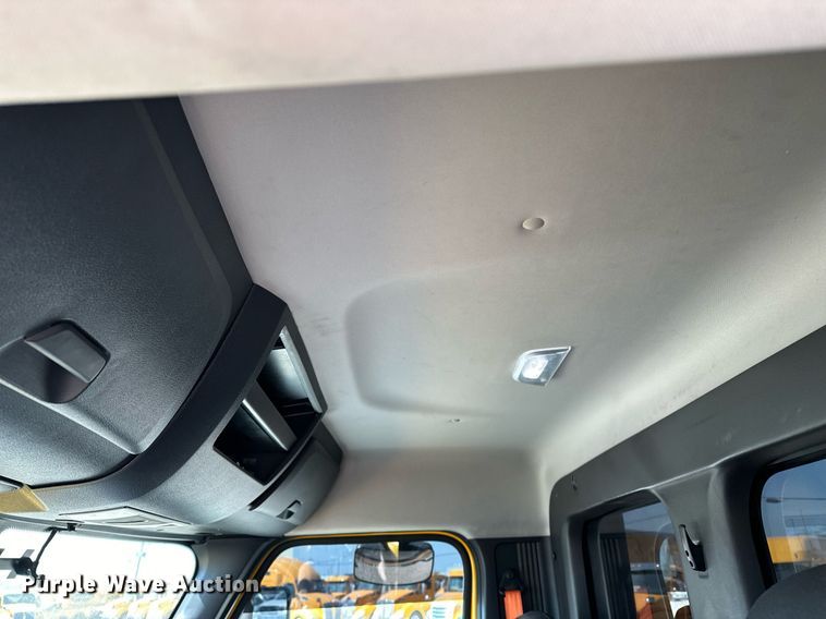 image for item EQ2173 2022 Freightliner  Cascadia 126 semi truck