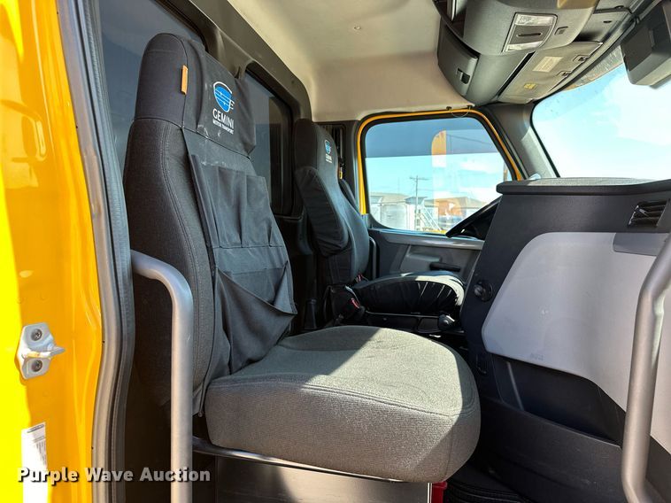 image for item EQ2173 2022 Freightliner  Cascadia 126 semi truck