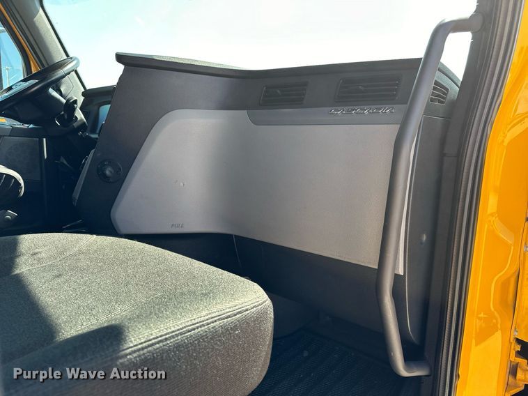 image for item EQ2173 2022 Freightliner  Cascadia 126 semi truck