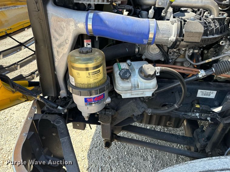 image for item EQ2173 2022 Freightliner  Cascadia 126 semi truck