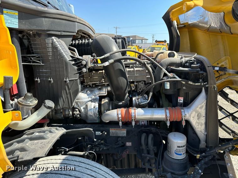 image for item EQ2173 2022 Freightliner  Cascadia 126 semi truck