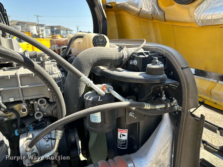 image for item EQ2173 2022 Freightliner  Cascadia 126 semi truck