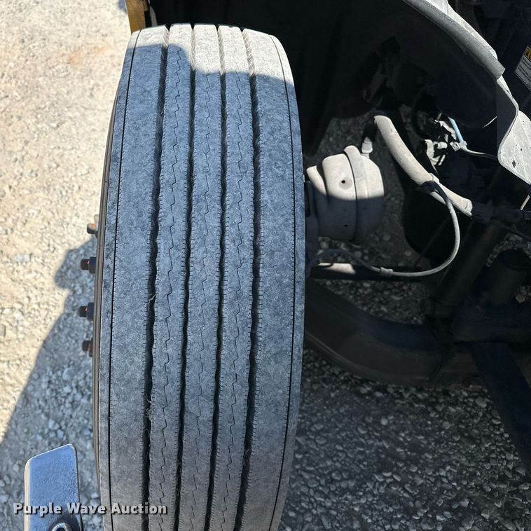 image for item EQ2173 2022 Freightliner  Cascadia 126 semi truck