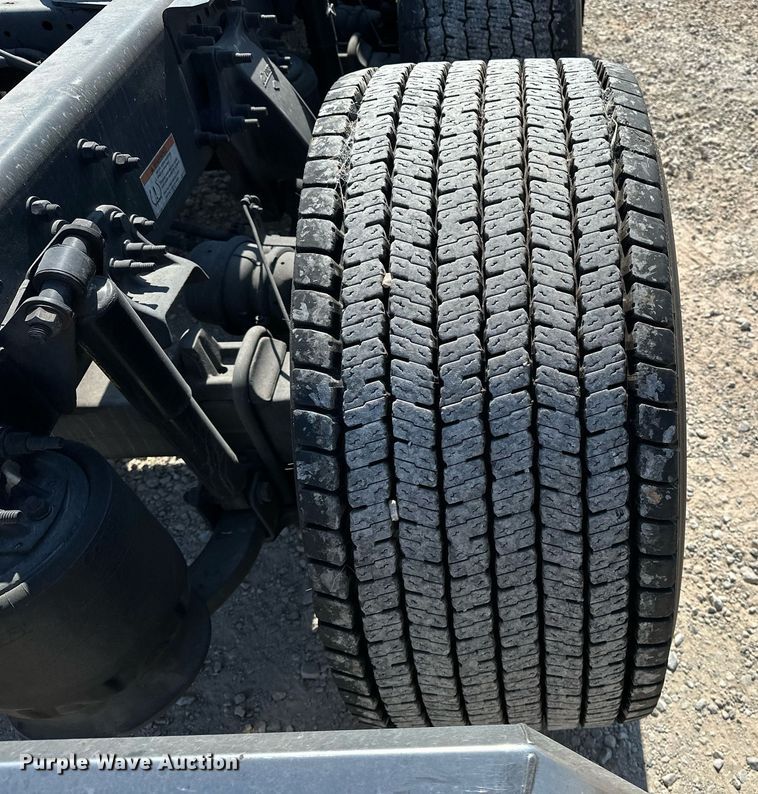 image for item EQ2173 2022 Freightliner  Cascadia 126 semi truck