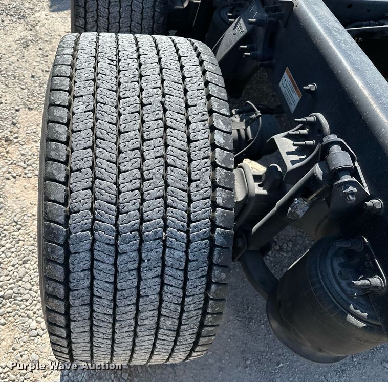 image for item EQ2173 2022 Freightliner  Cascadia 126 semi truck