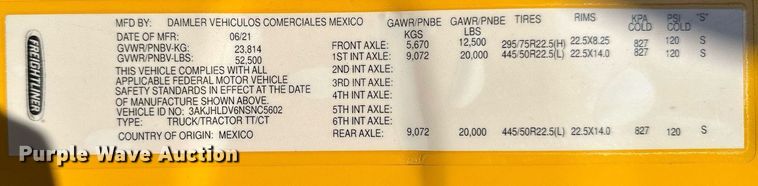 image for item EQ2173 2022 Freightliner  Cascadia 126 semi truck