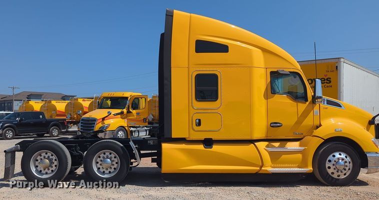 image for item EQ2174 2021 Kenworth  T680 semi truck