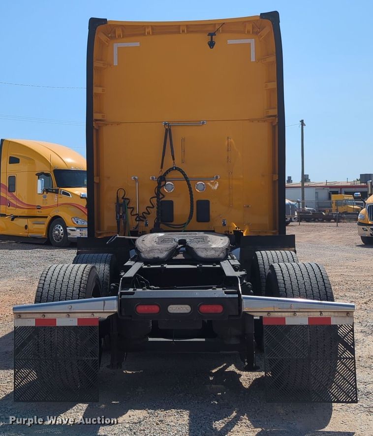 image for item EQ2174 2021 Kenworth  T680 semi truck