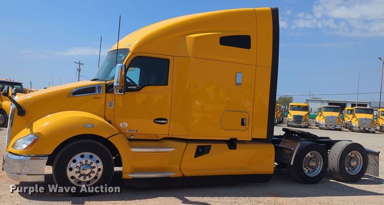 image for item EQ2174 2021 Kenworth  T680 semi truck