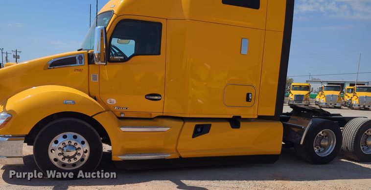 image for item EQ2174 2021 Kenworth  T680 semi truck