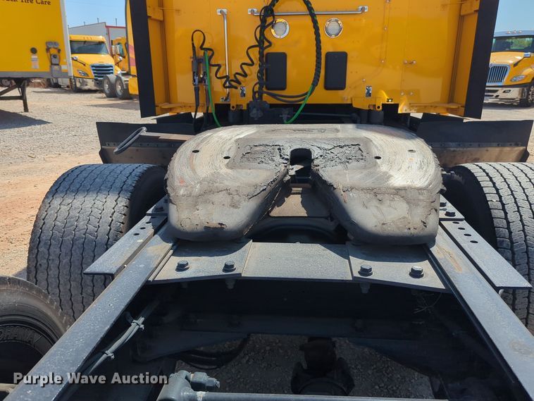 image for item EQ2174 2021 Kenworth  T680 semi truck