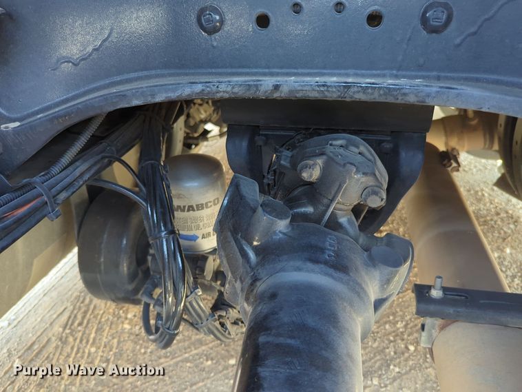 image for item EQ2174 2021 Kenworth  T680 semi truck