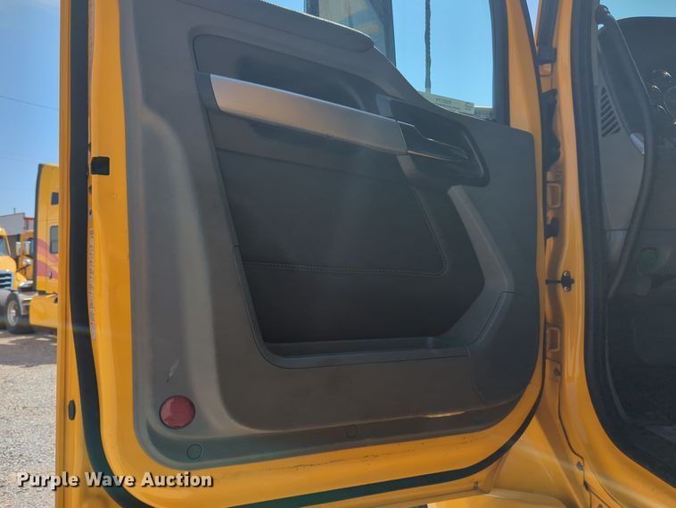 image for item EQ2174 2021 Kenworth  T680 semi truck