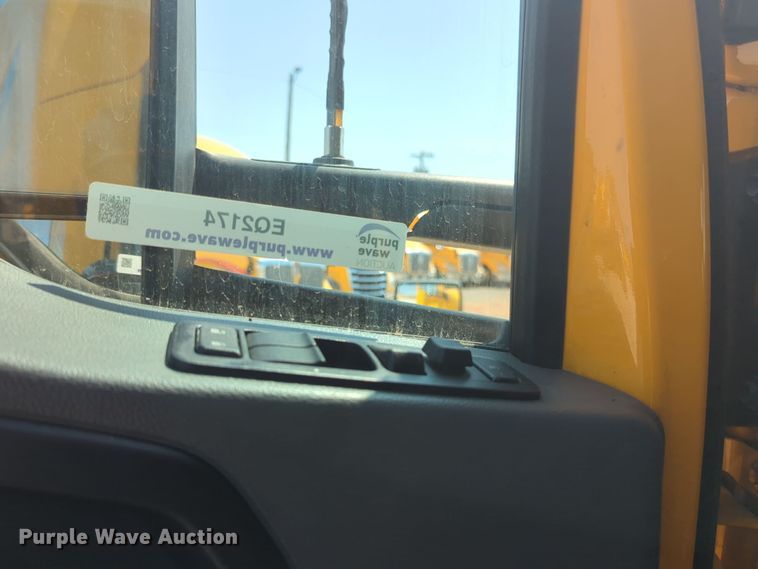 image for item EQ2174 2021 Kenworth  T680 semi truck