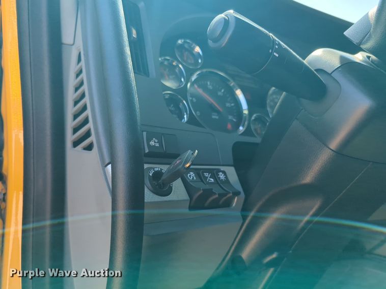 image for item EQ2174 2021 Kenworth  T680 semi truck