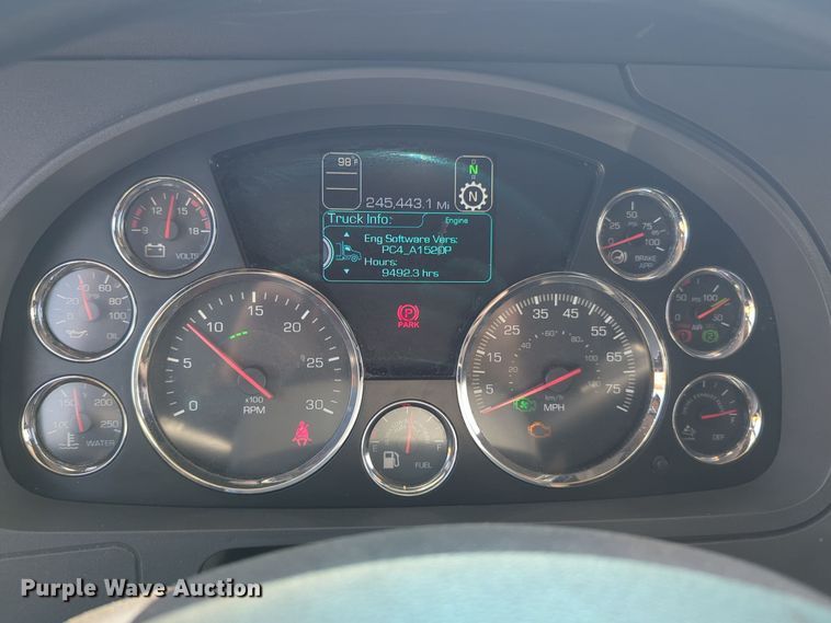 image for item EQ2174 2021 Kenworth  T680 semi truck