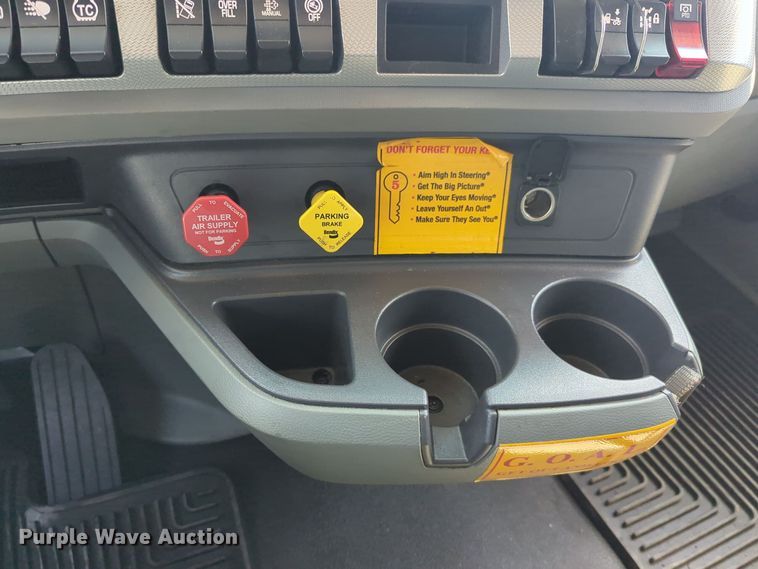 image for item EQ2174 2021 Kenworth  T680 semi truck