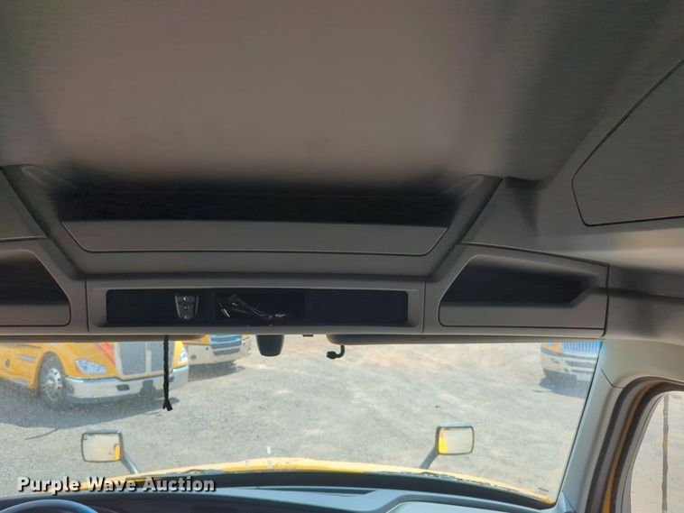 image for item EQ2174 2021 Kenworth  T680 semi truck