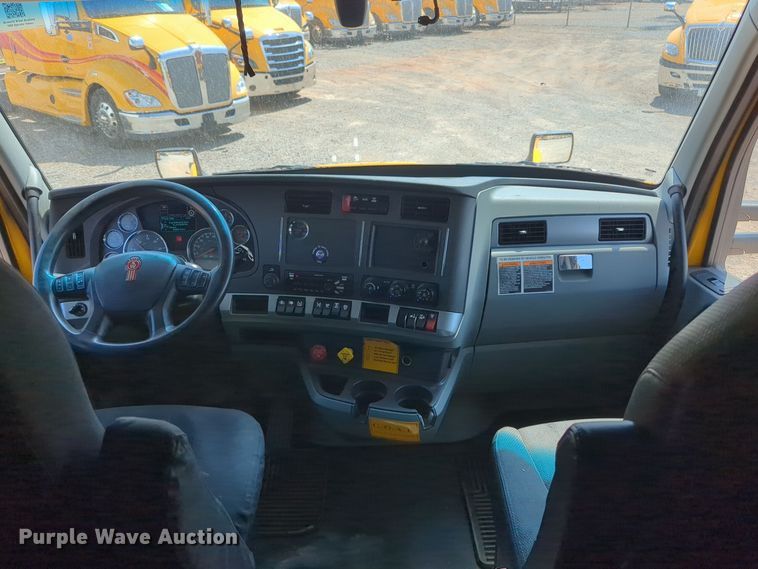 image for item EQ2174 2021 Kenworth  T680 semi truck