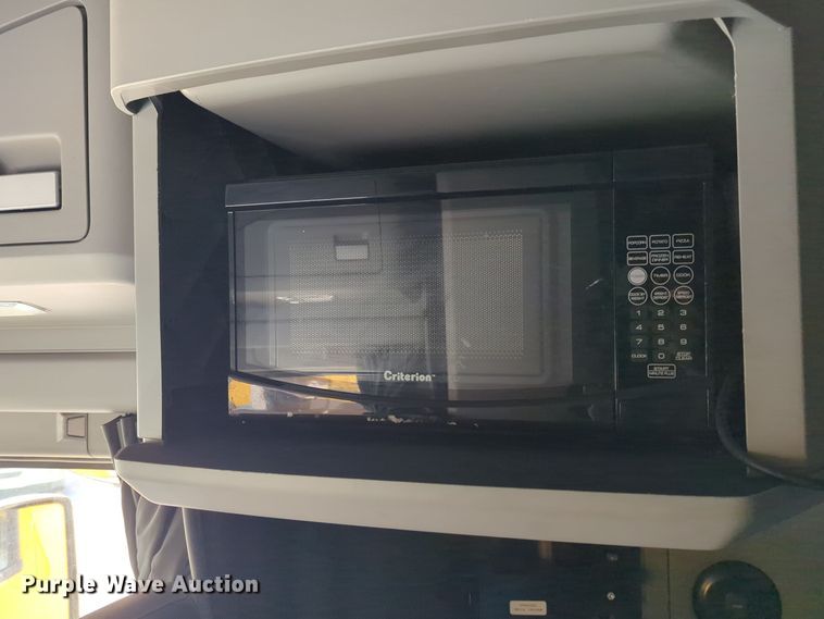 image for item EQ2174 2021 Kenworth  T680 semi truck