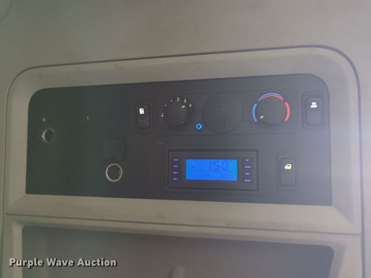 image for item EQ2174 2021 Kenworth  T680 semi truck