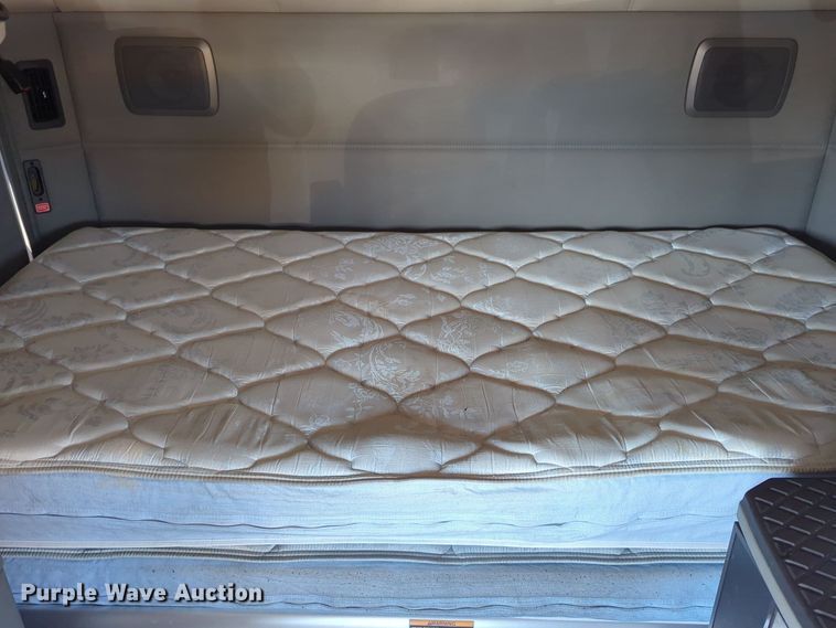 image for item EQ2174 2021 Kenworth  T680 semi truck