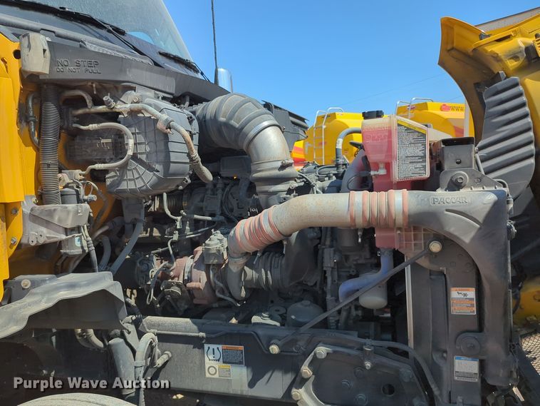 image for item EQ2174 2021 Kenworth  T680 semi truck