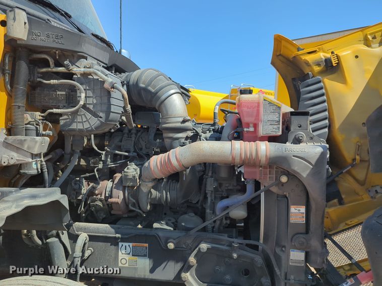 image for item EQ2174 2021 Kenworth  T680 semi truck