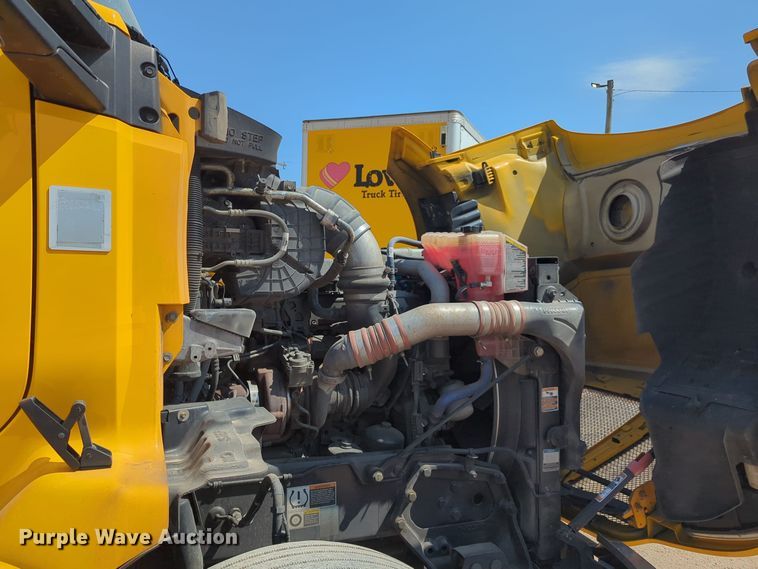 image for item EQ2174 2021 Kenworth  T680 semi truck