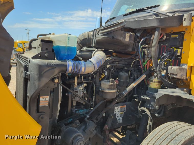 image for item EQ2174 2021 Kenworth  T680 semi truck