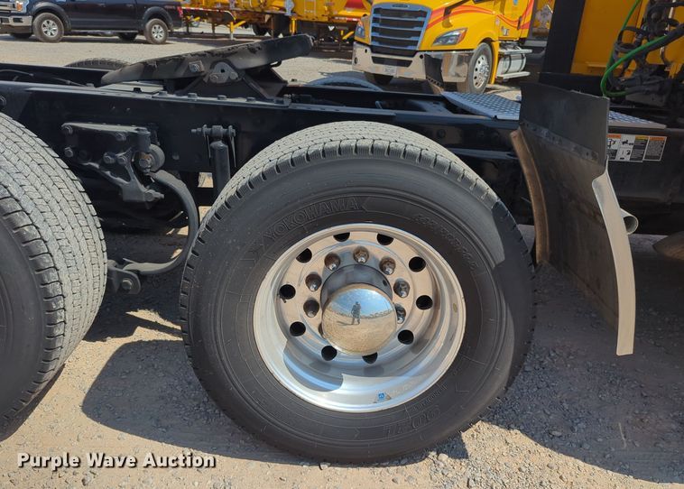 image for item EQ2174 2021 Kenworth  T680 semi truck