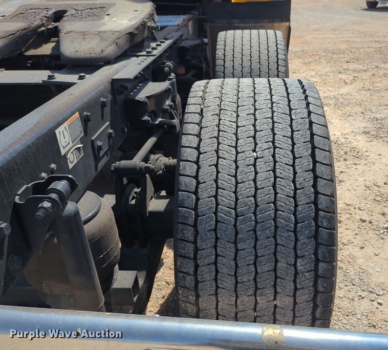 image for item EQ2174 2021 Kenworth  T680 semi truck