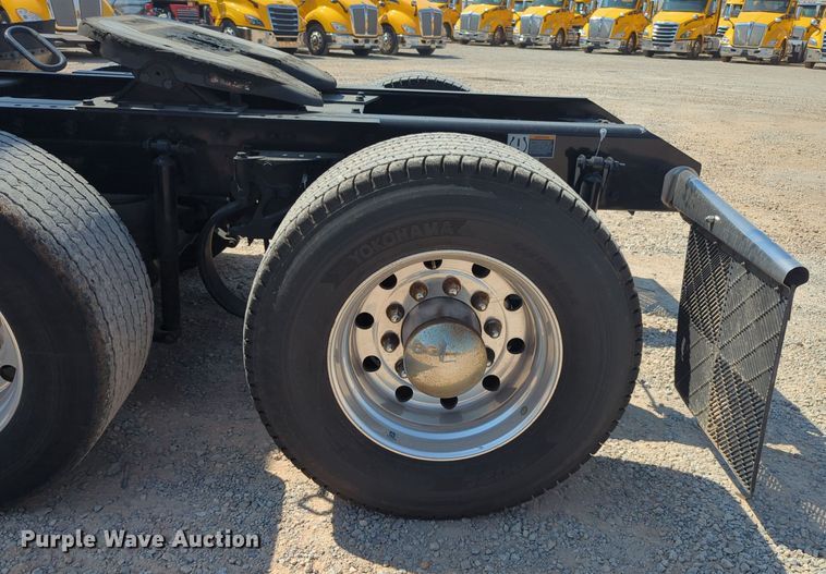 image for item EQ2174 2021 Kenworth  T680 semi truck