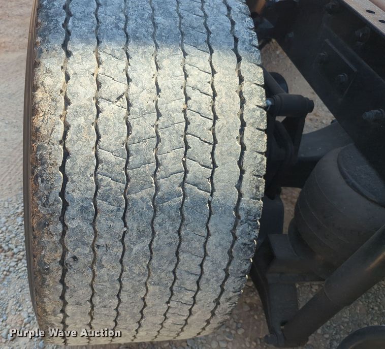 image for item EQ2174 2021 Kenworth  T680 semi truck