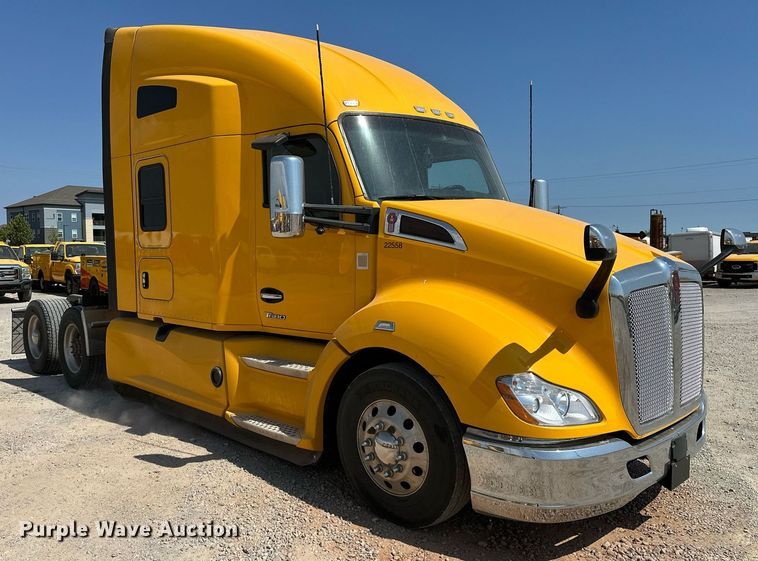 image for item EQ2175 2022 Kenworth  T680 semi truck