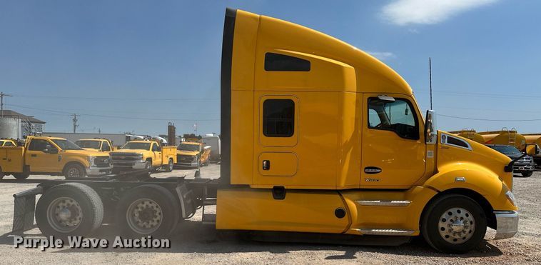 image for item EQ2175 2022 Kenworth  T680 semi truck