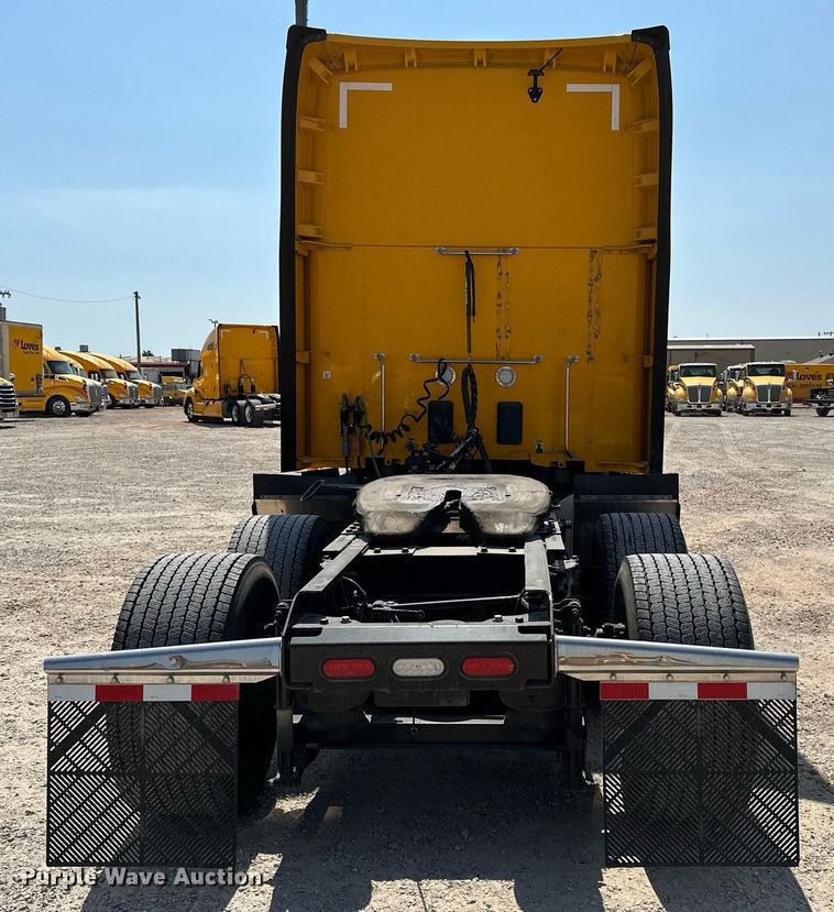 image for item EQ2175 2022 Kenworth  T680 semi truck