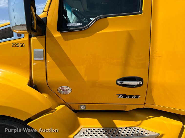 image for item EQ2175 2022 Kenworth  T680 semi truck