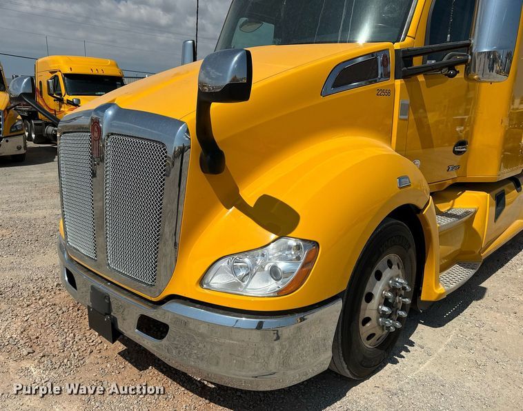 image for item EQ2175 2022 Kenworth  T680 semi truck