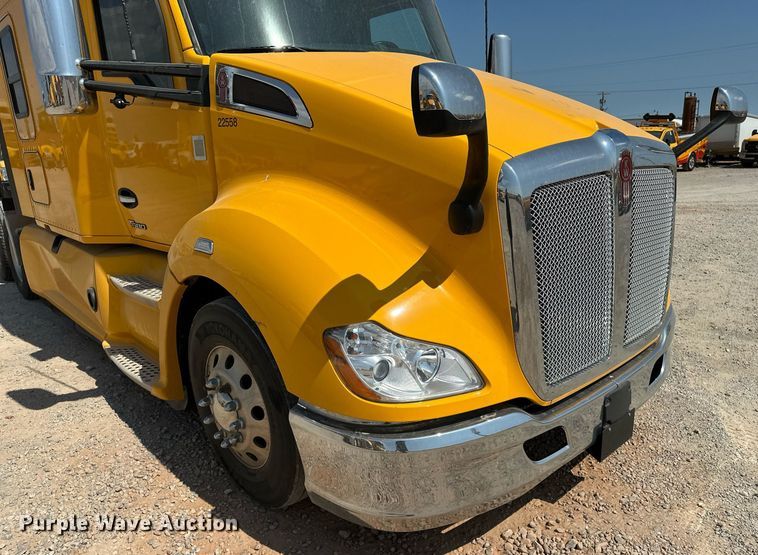 image for item EQ2175 2022 Kenworth  T680 semi truck