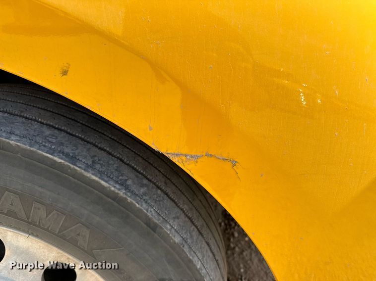 image for item EQ2175 2022 Kenworth  T680 semi truck