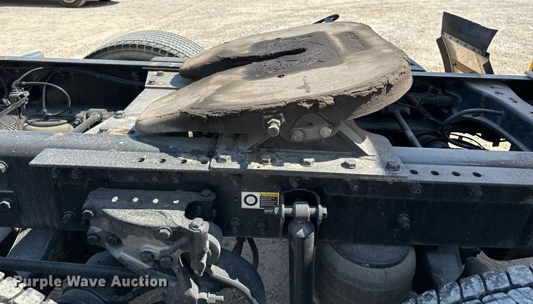 image for item EQ2175 2022 Kenworth  T680 semi truck